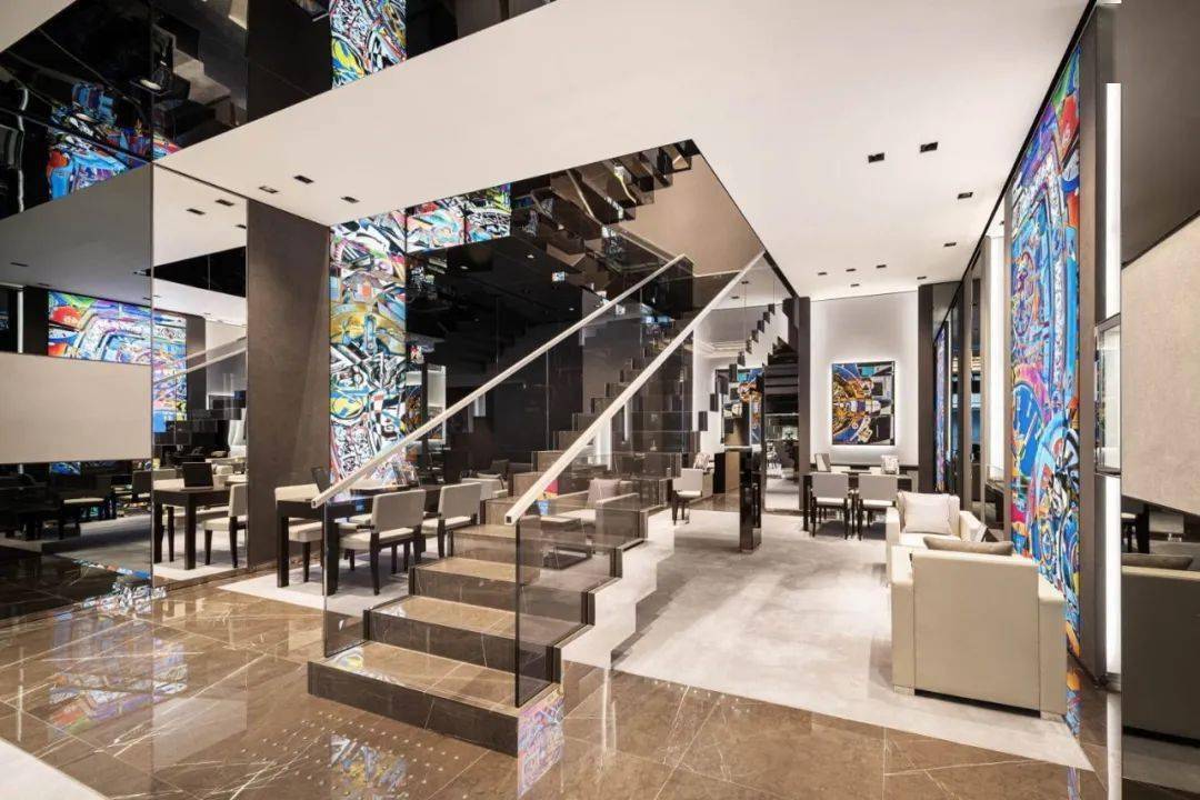银座|LVMH 在东京银座的两个奢侈品店,丝般金属和水晶玻璃,各有各的高级