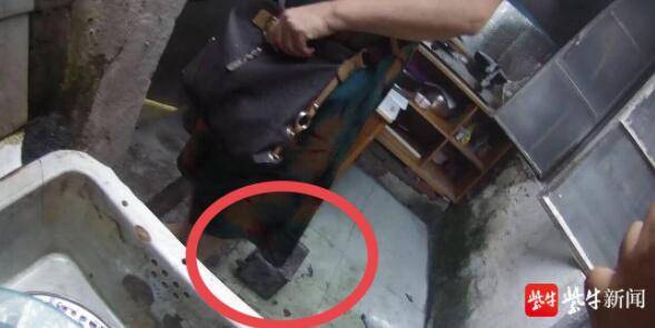 “砰”一声响！外卖小哥将电瓶放家中充电突然