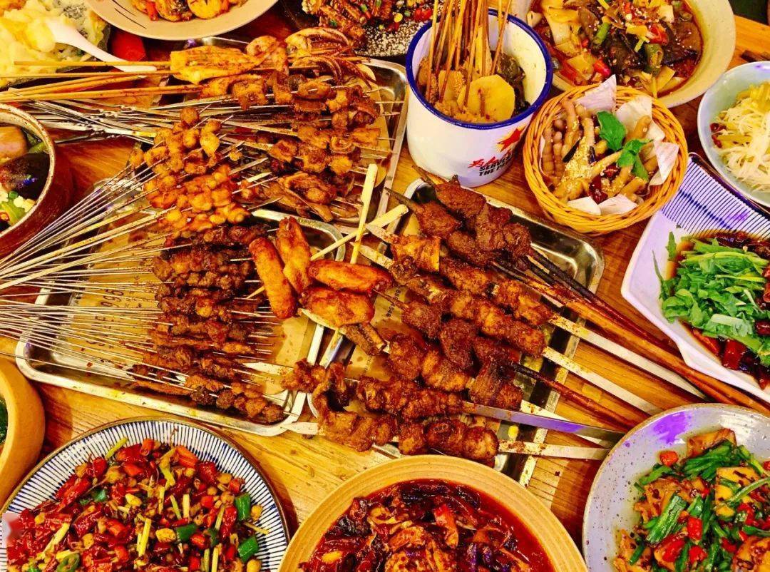 音乐烧烤啤酒什邡这个地方邀你缤纷仲夏之夜嗨翻天还有福利等着你哦