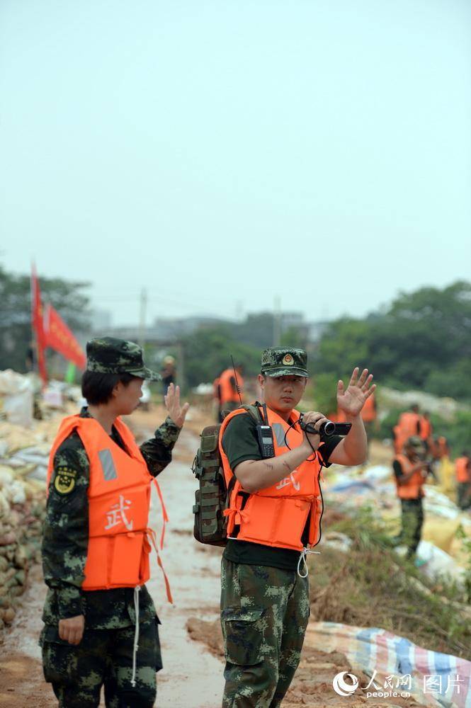 抗洪夫妻兵