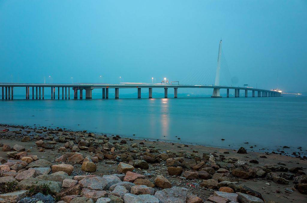 深圳湾公路大桥.