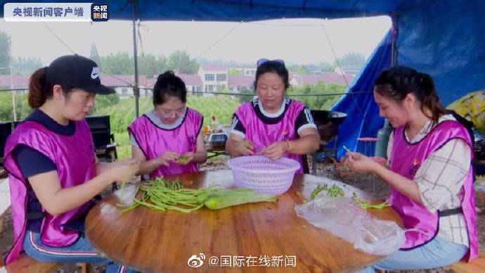 坚守|给坚守大堤的“姐姐们”点赞！