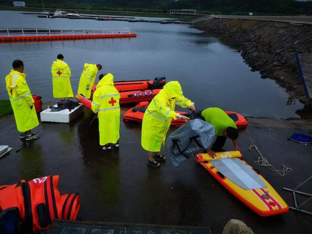 奉化区红十字会应急救援队第二期海上救援训练及海底潜水公益环保