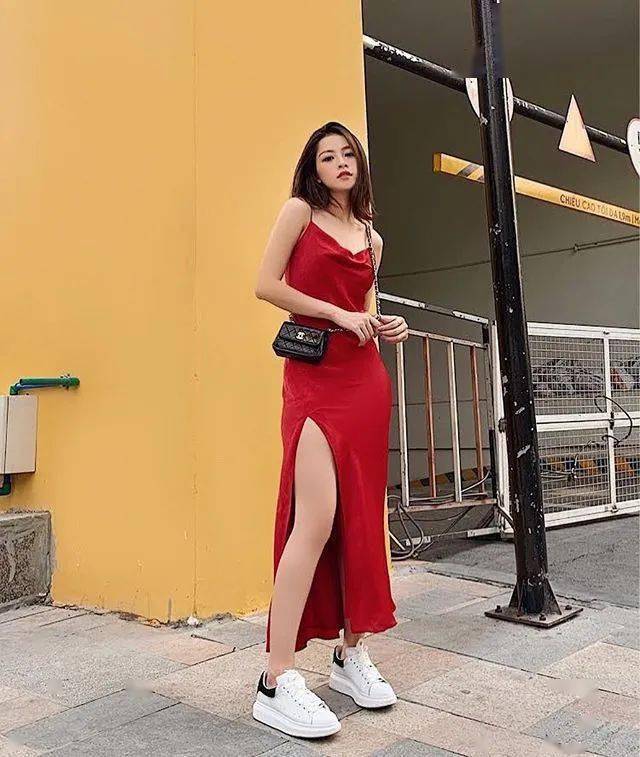 极品|靠犯规身材+绝美颜值成功“上位”！这位人间极品到底什么来头？