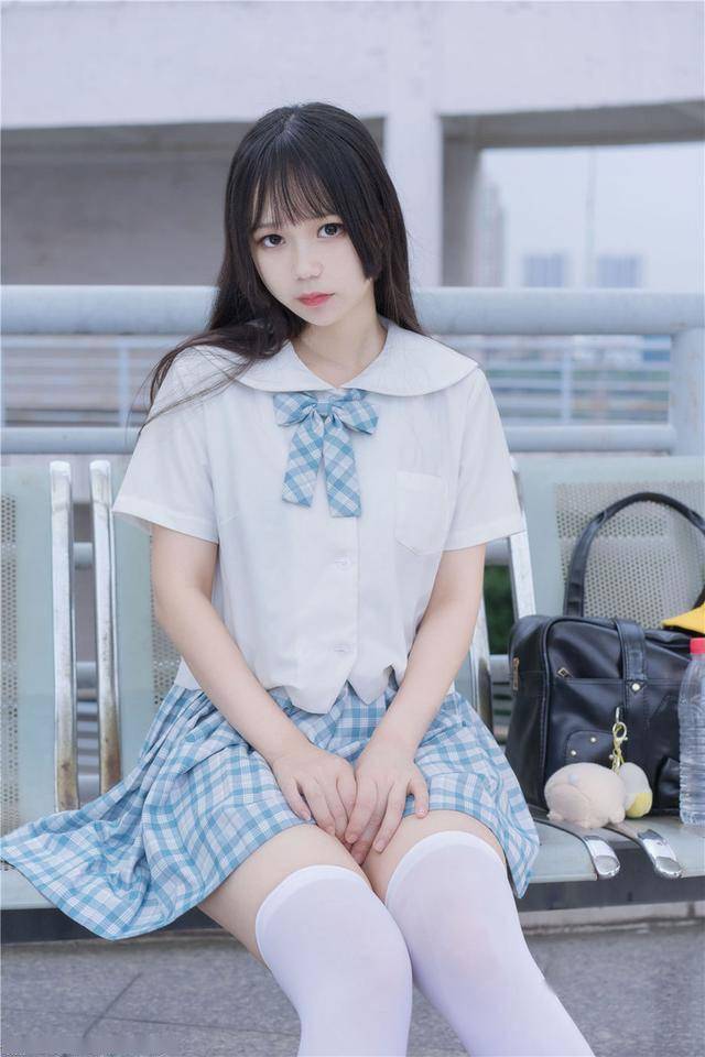 清纯学生妹街拍,美的不可方物
