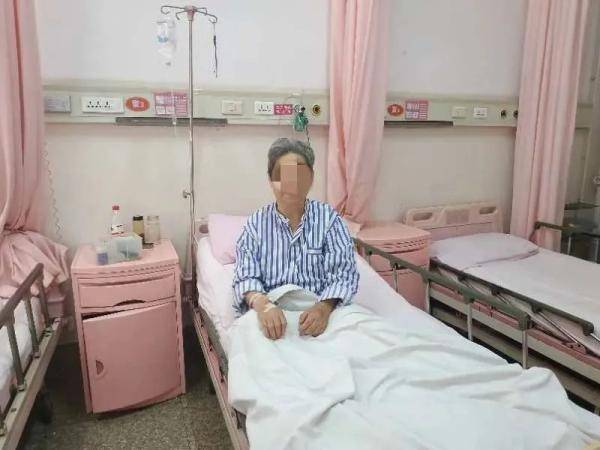 母女|西安一对母女被困电梯4天机智求生！“住4层别墅，没带手机”