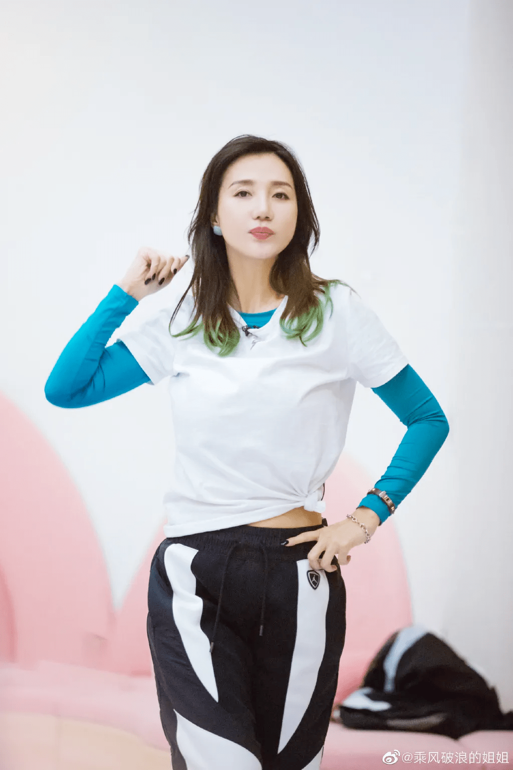 头发|不吹不“黑”，挑着染正当红！