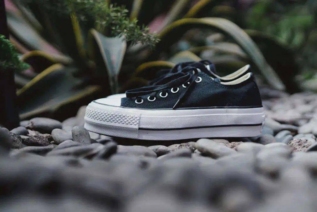 球鞋|#DEAL分享#【 这才是「小白鞋」的正确打开方式! 】