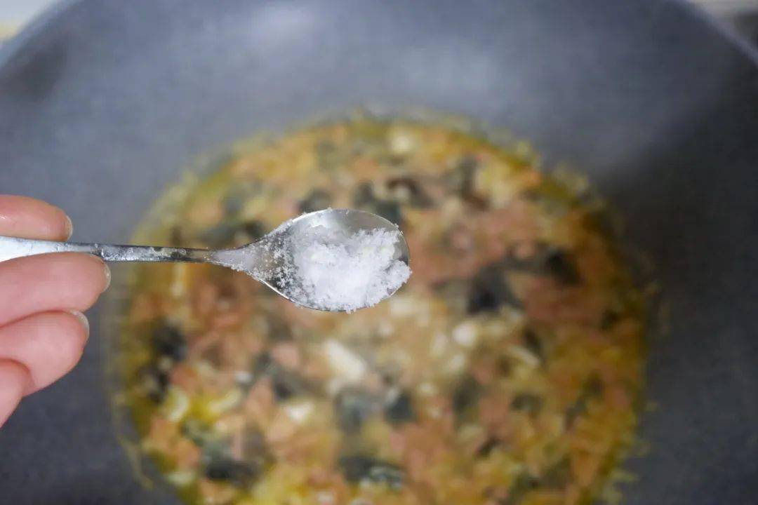 涼菜中的顏值擔當就是它了，一口吃下三種蛋，不需要醬汁都鮮香 熱愛美食 第34张