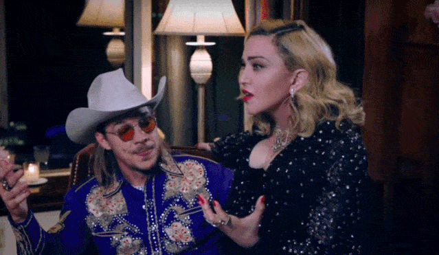 鲜肉|“少女脸”奶奶惊艳全球,61岁又泡到28岁鲜肉,网友:好狠,这女的!