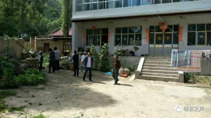 岷县市场监管局全体党员干部深入申都乡,蒲麻镇帮扶村,帮扶户家中开展