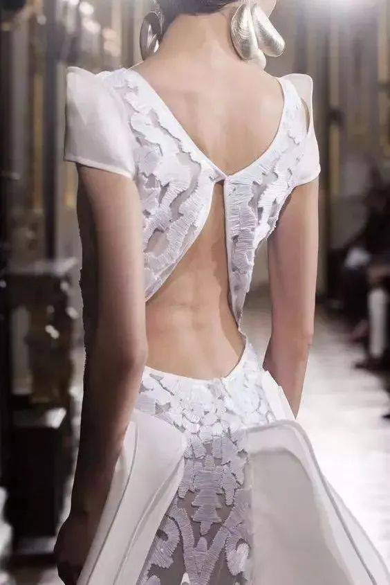 服装|时装秀场上美到窒息的"背影杀杀杀杀手"?神仙设计师俘获芳心的秘诀就是不放过任何一个细节!