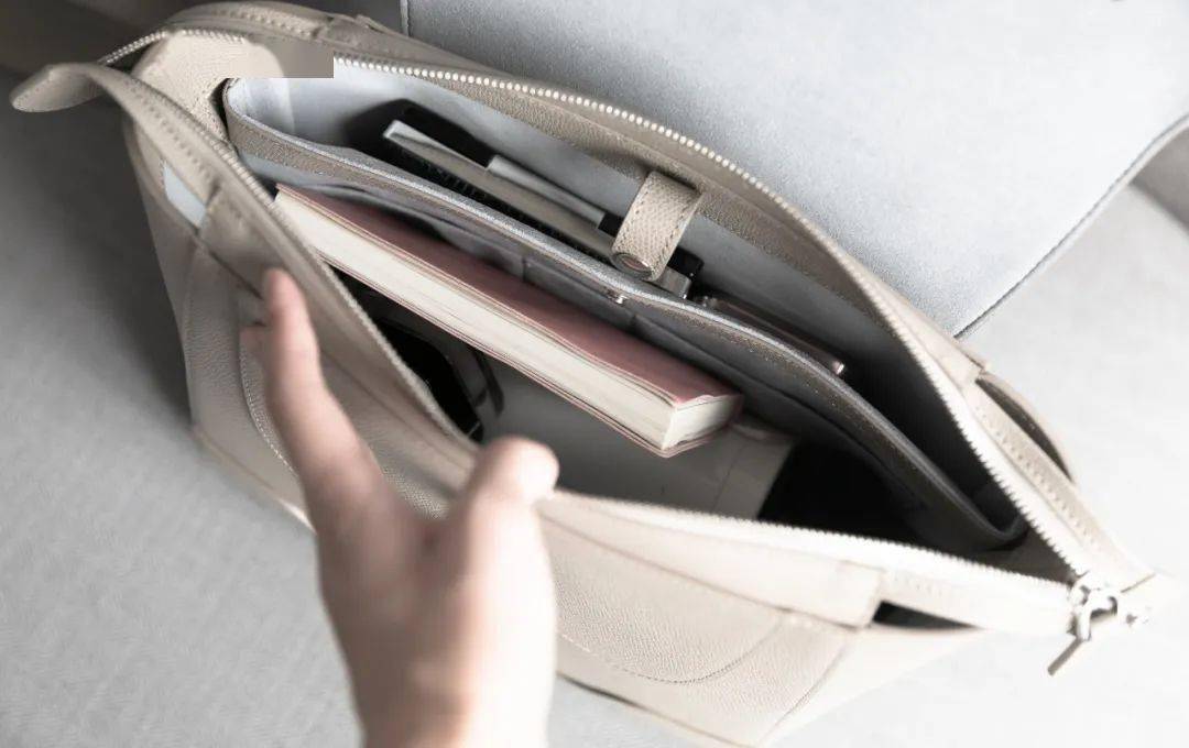 包包|小众包试背 | 通勤包该怎么选?我推荐这只