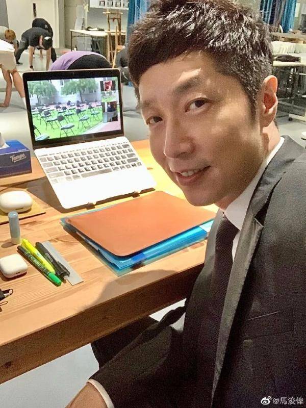 马浚伟|49岁港版“康熙爷”北大毕业，本人回应！
