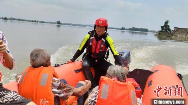 救援|福建消防驰援江西 搜救鄱阳被淹村庄