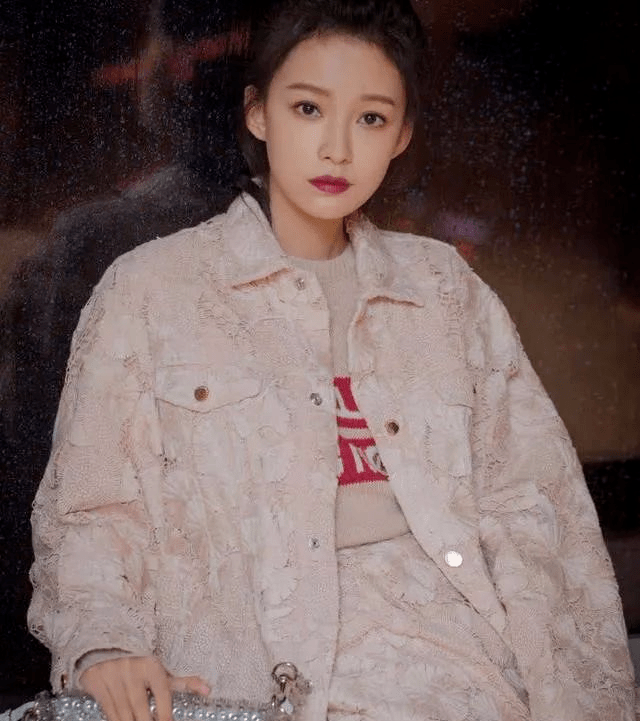 裤子|孙怡真是任性！窄身裤子非得搭配松垮大衣，效果却好得让人意外