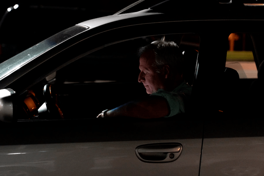 失业者|被社会遗忘的人：从年入百万到彻夜等救济金，美国失业者经历了什么？