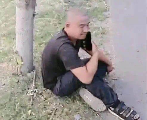 火势|司机开“火车”冲出闹市，背后的原因让人感动