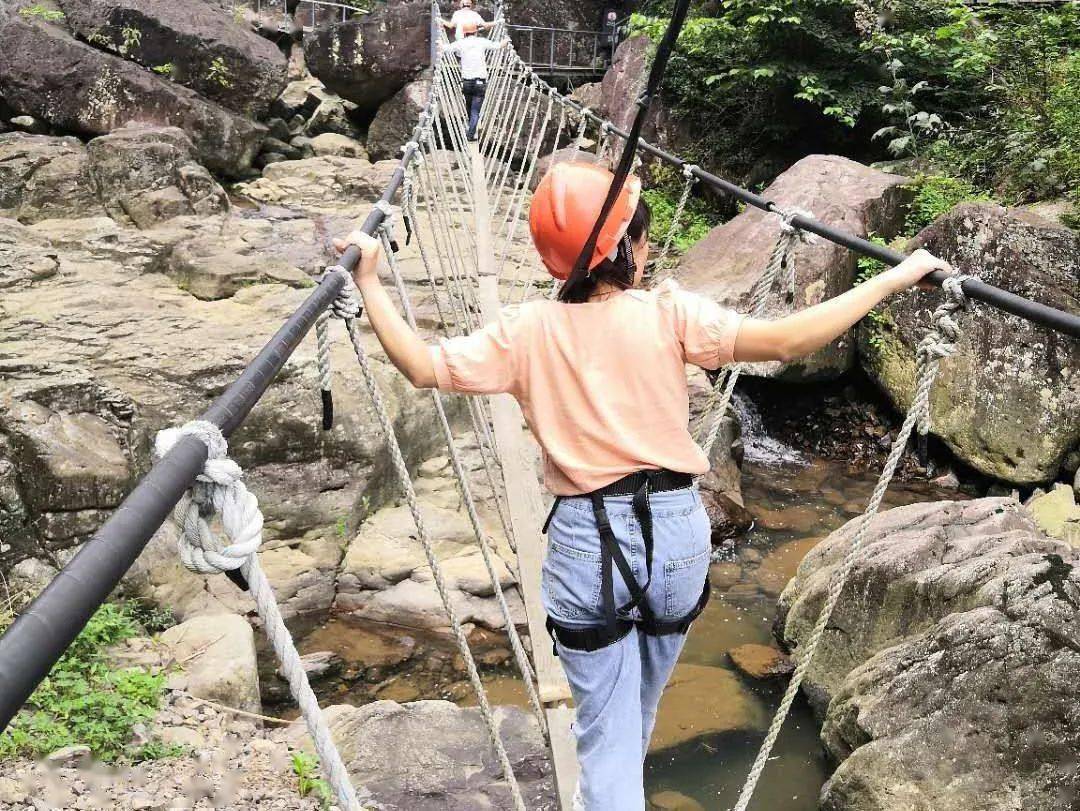 户外活动打卡余姚丹山赤水玻璃栈道