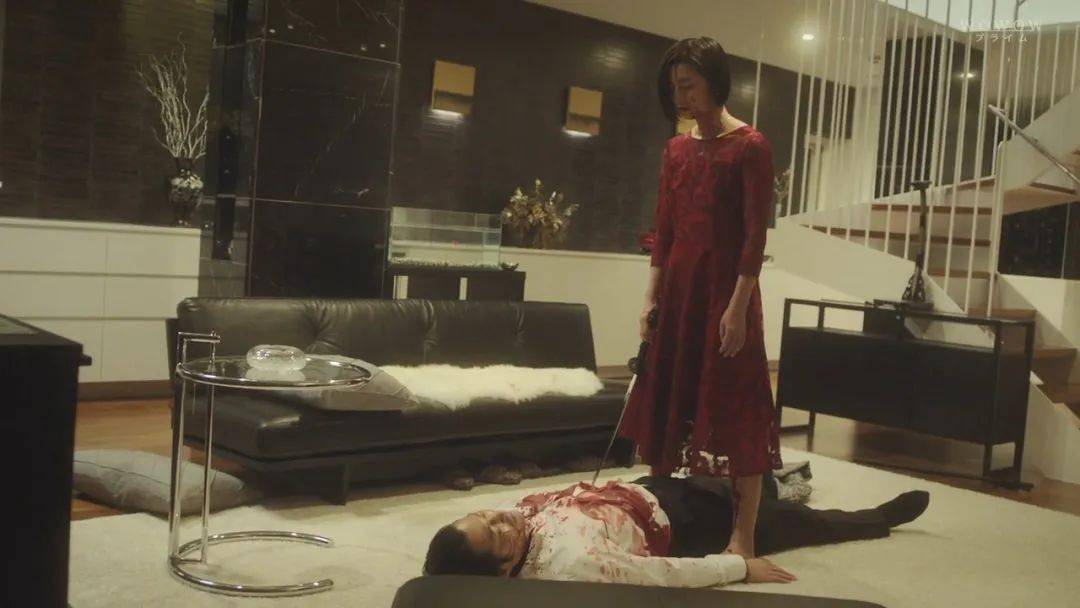 虐待可爱女儿的冷血妈妈。 《绝叫》里，她是一生绝望堕落的可怜阳子。