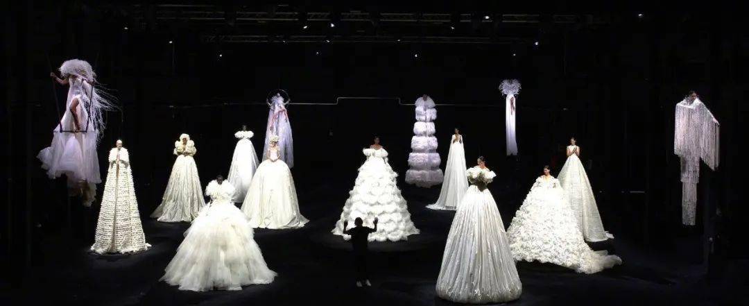 时装|如梦如幻的歌剧魅影,即使不闭上双眼也能看见梦,这一季Valentino高定系列美哭了!