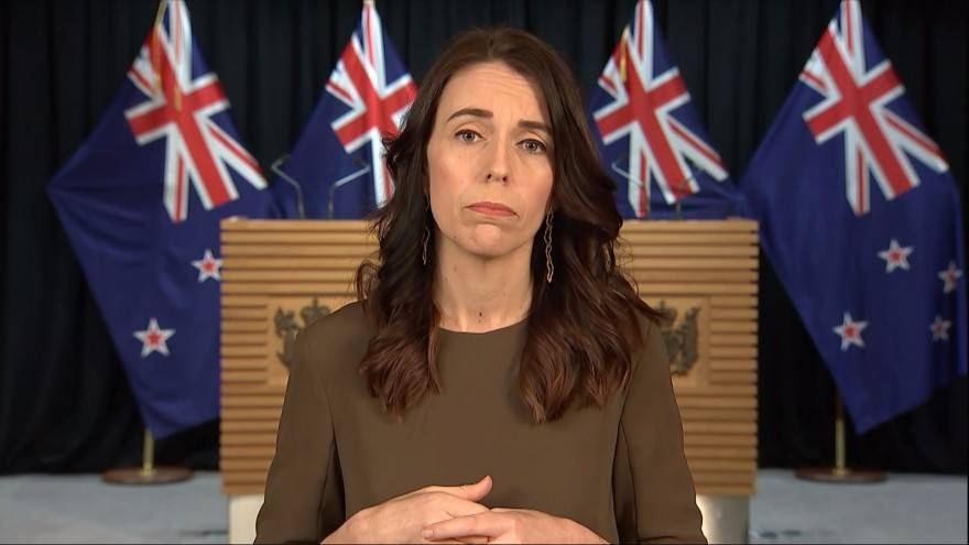 新西兰移民部长被曝与女下属有染,总理怒将其