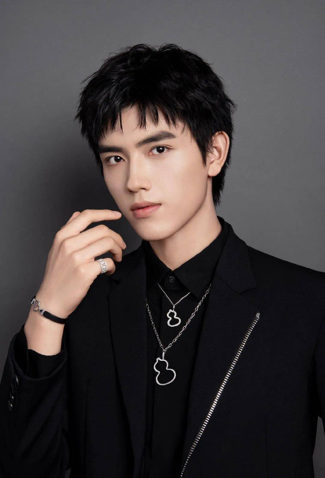 刘雨昕|快讯 | 杨幂封面、郑爽剧照、刘雨昕大使、丁禹兮大片