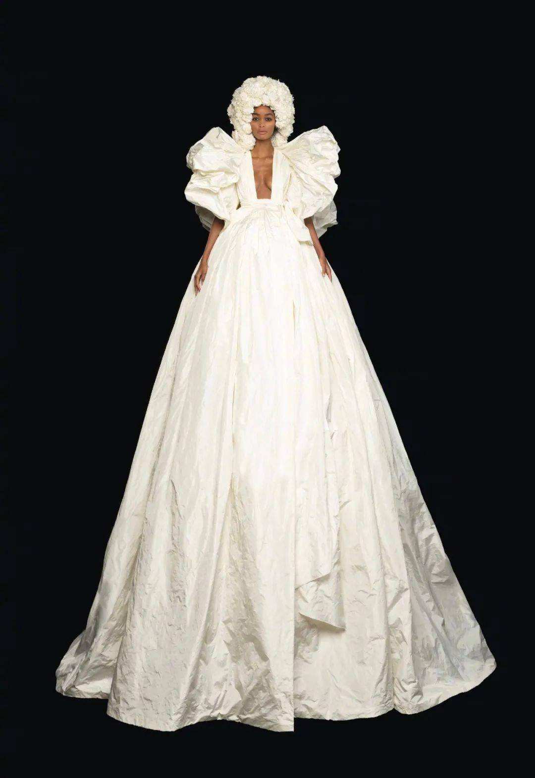 时装|如梦如幻的歌剧魅影,即使不闭上双眼也能看见梦,这一季Valentino高定系列美哭了!