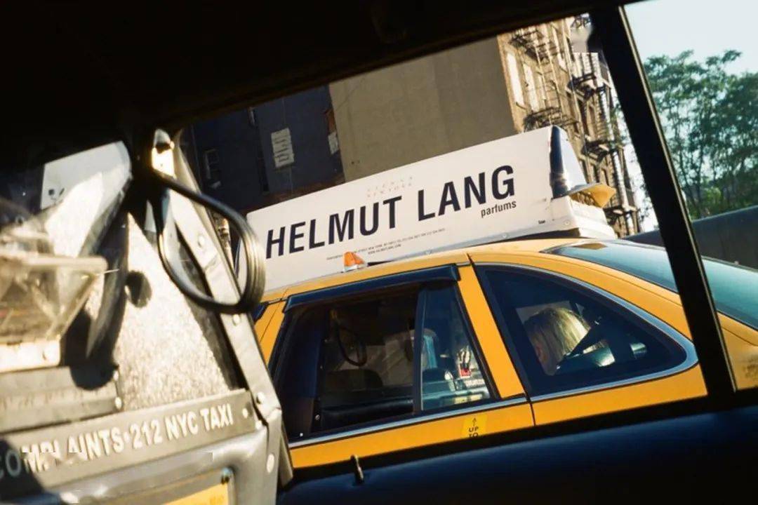 Simons|你愿意花一件单品的钱买一本品牌档案吗？