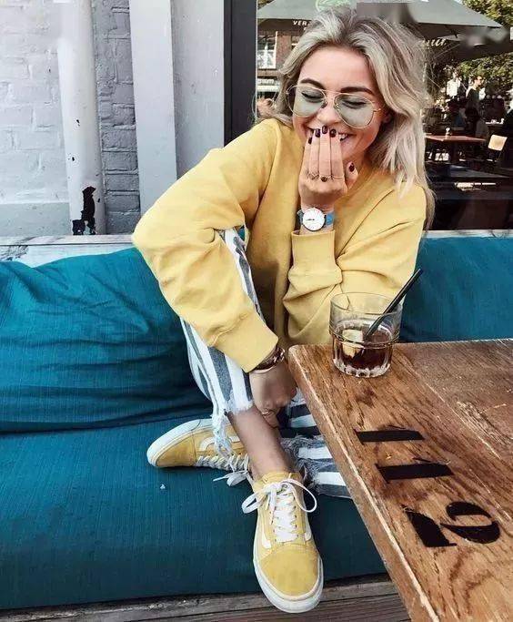 爱买|总是买买买衣服的女人,都有一颗有趣的灵魂!