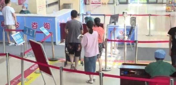 教科书|乘客突然晕倒，公交司机这波操作堪比“教科书”