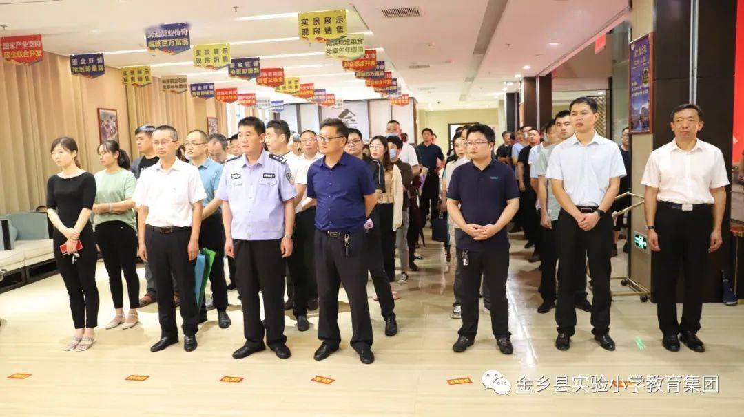 7月22日"王杰精神伴我行"文化艺术展在金乡县金龙湾美术馆开幕,金乡