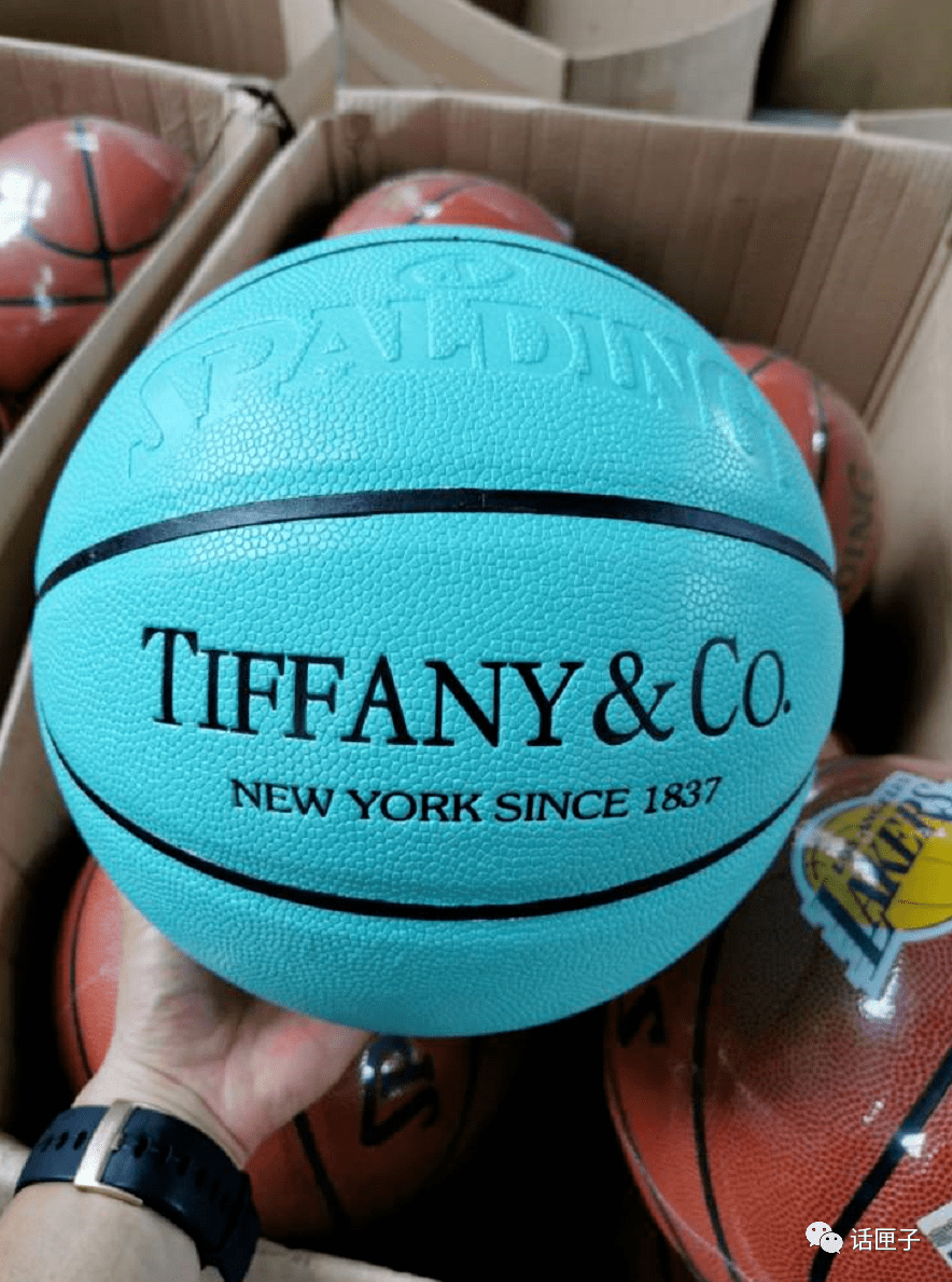 全球限量200颗的"tiffany"联名斯伯丁篮球,想要几颗有几颗?