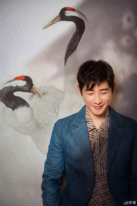 网传与女助理举止亲密被疑出轨 罗晋三字霸气回