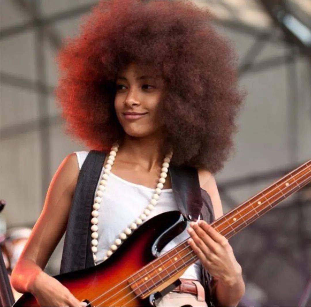 盘点|巾帼不让须眉！盘点贝斯圈乘风破浪的姐姐们，你最Pick谁？