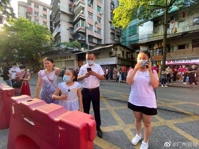 孙同学|加油！高分学姐专程来助考，女生抱着她“吸口仙气”后走入考场