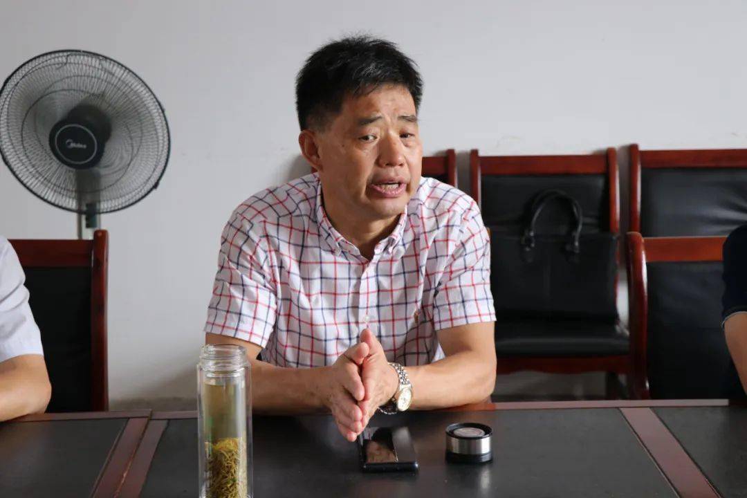 县政协副主席程汉新,秘书长汪洪林随同,镇党委书记张华军,镇党委副