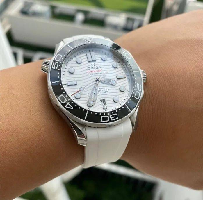 欧米茄|多彩夏日，有海马同行