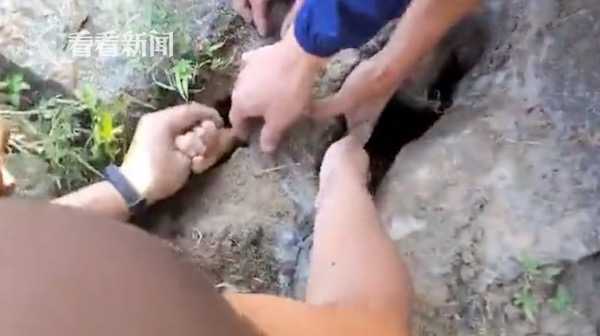 救援|男童溪里游泳突然“消失” 岸边涵洞却伸出一只手
