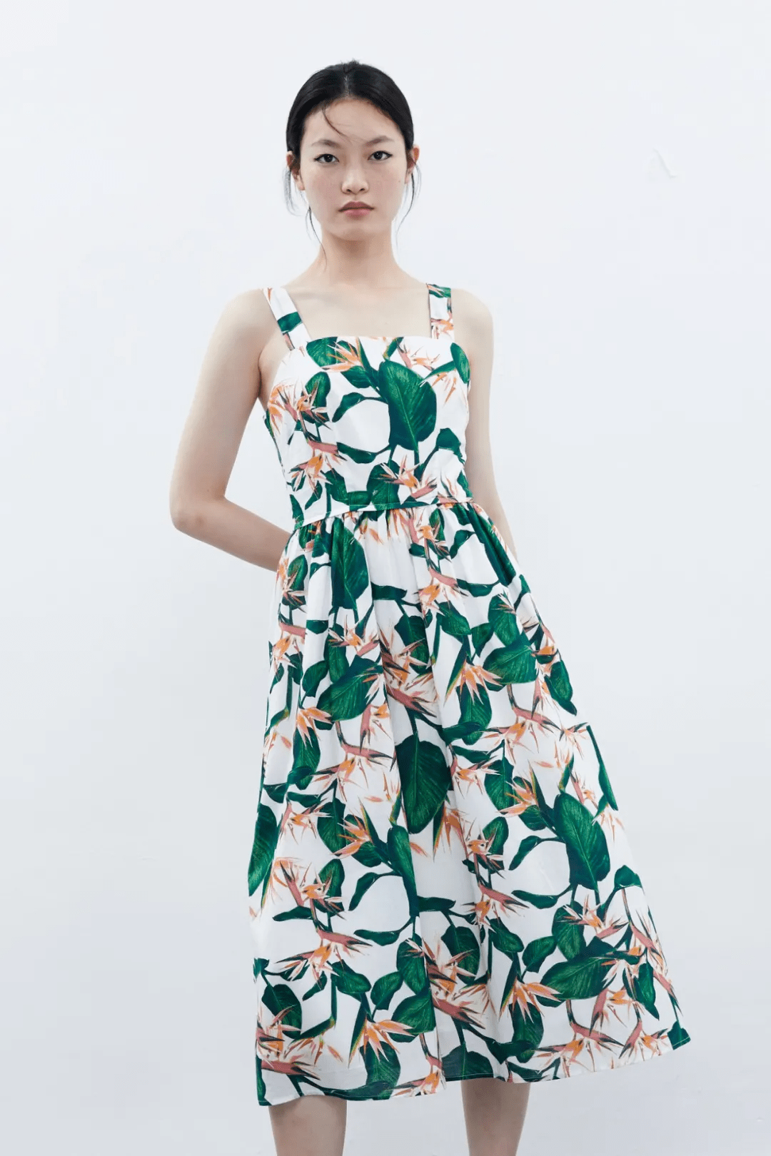 姨太|我在ZARA的打折区，淘到一大波好看的连衣裙！