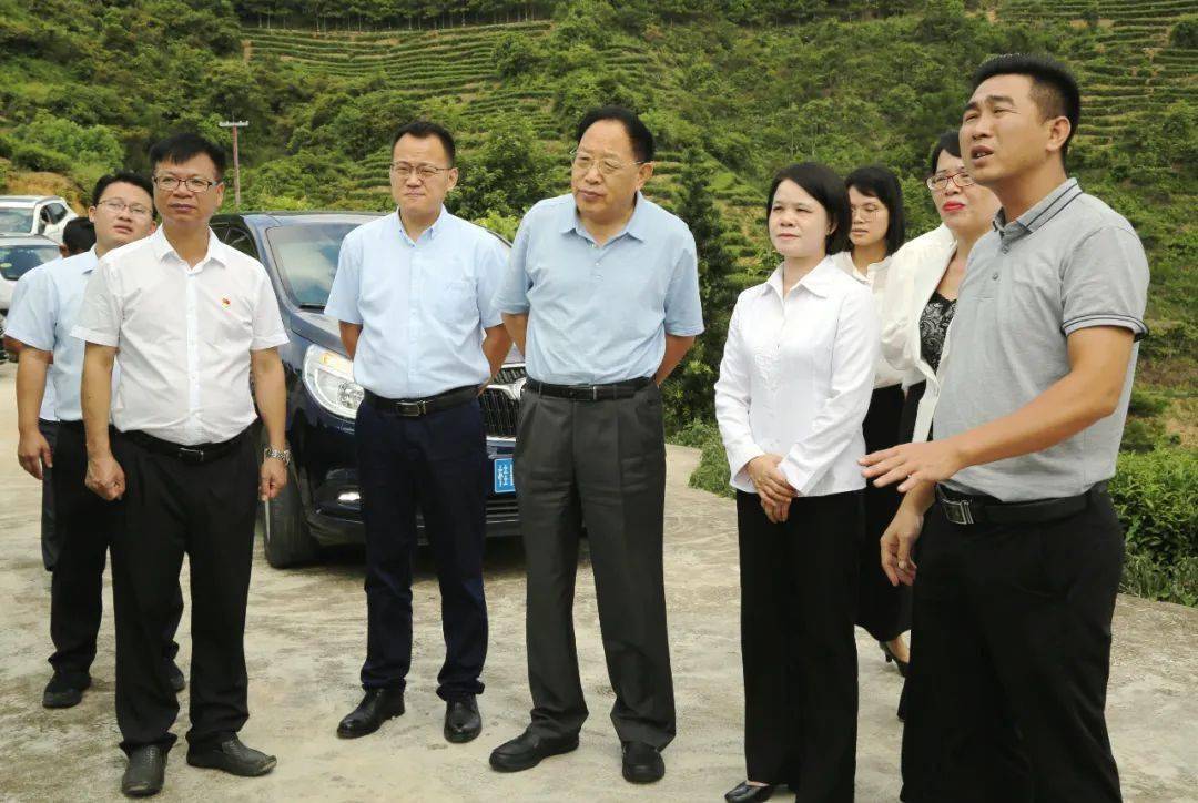 学会副秘书长,长寿之乡事业部主任杨勇,贵港市副市长农卓松,港南区委