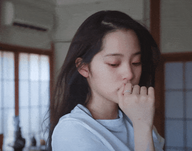 崩溃|欧阳娜娜被频繁网暴，不堪重负在节目崩溃大哭！才20岁的她到底做错了什么？