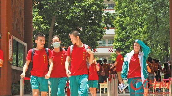 高同学|广州中考首日 考生反映：试题难度不大 发挥相对稳定