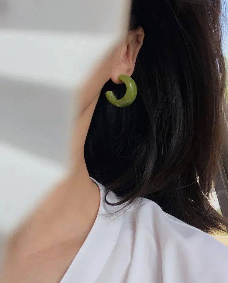 姨太|我在ZARA的打折区，淘到一大波好看的连衣裙！