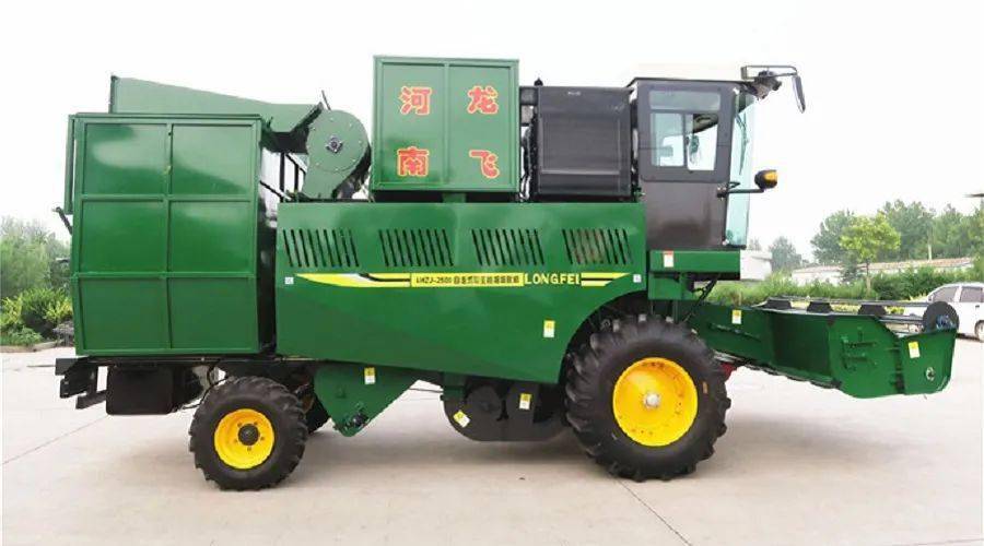 河南省龙飞农业机械有限公司制造的4hzj-2500型自走式花生收获机,二