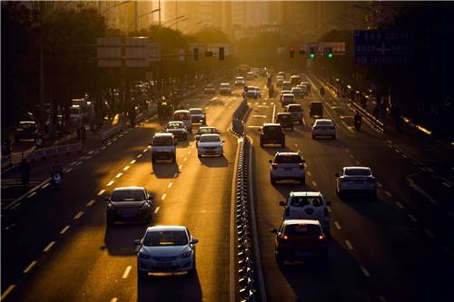 打人砸车还袭警 醉酒男子被刑拘