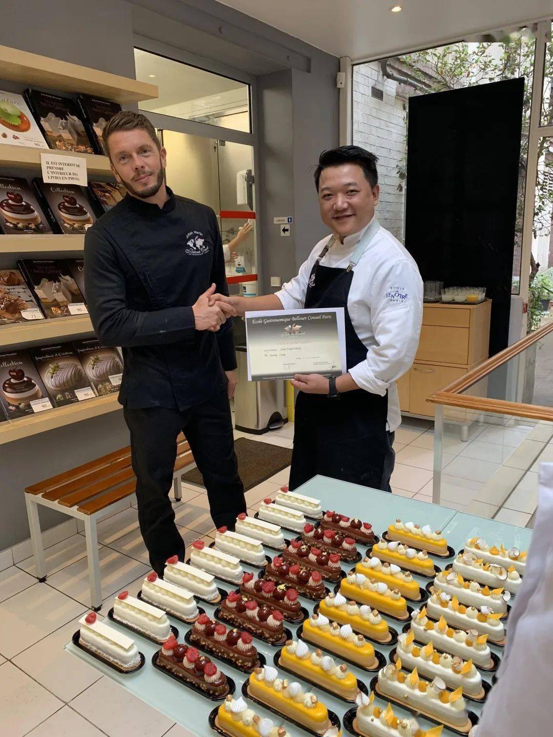 衣服|他把“衣服”卖进可颂面包店，就问香不香？