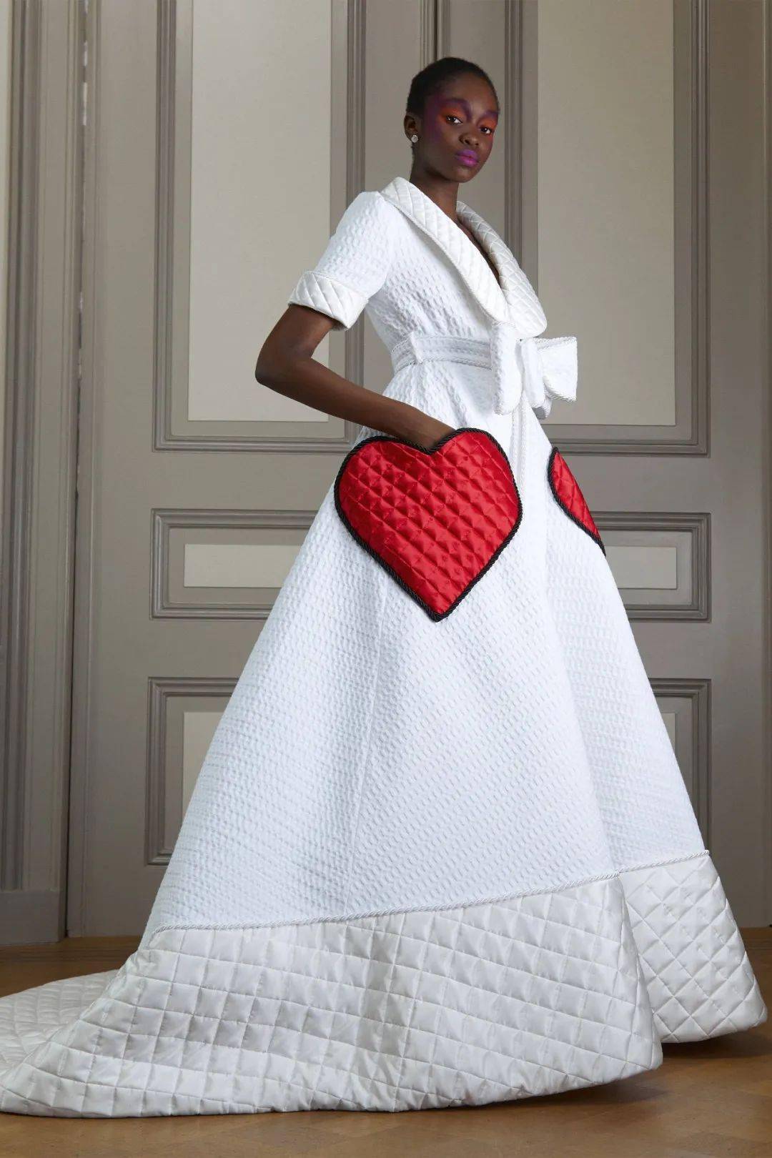 时装周|负重而行的巴黎高定时装周,怎么做才能逆天改命?