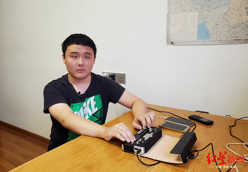 昂子喻|安徽635分盲人考生的成长路：父亲3年为他读了一米多厚的试卷