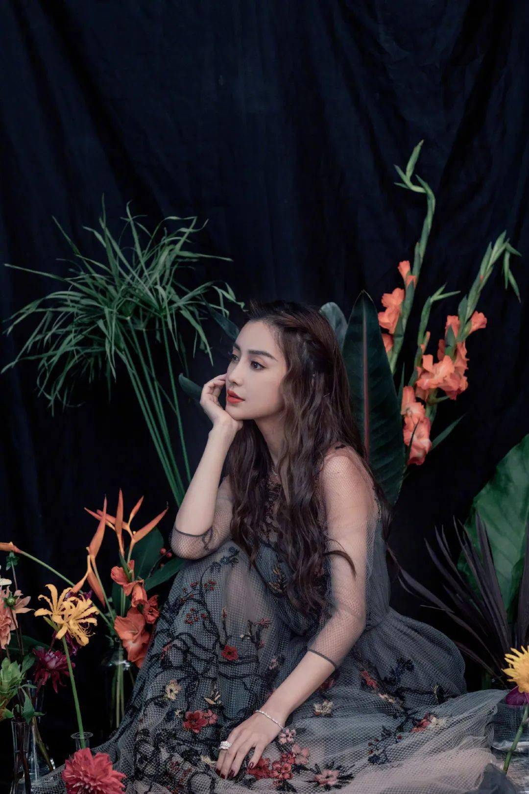 赵丽颖|快讯 | 王俊凯大片、赵丽颖美图、baby活动、孟美岐大片